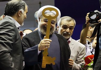 آقای روحانی، این بیمار دارو می‌خواهد نه اسباب‌بازی!